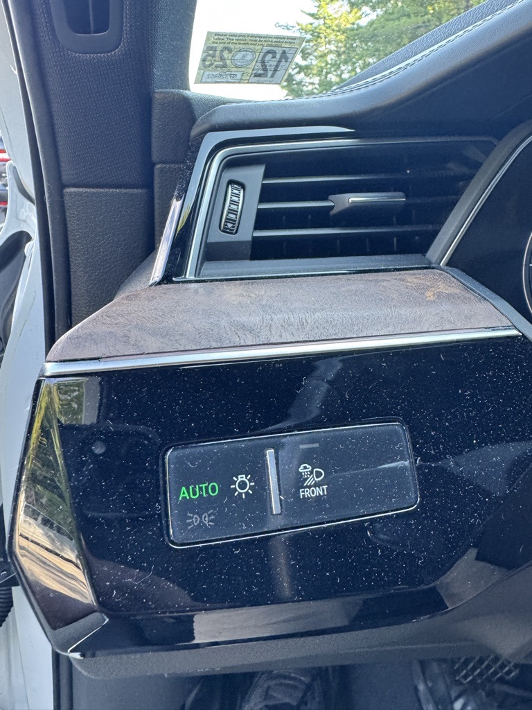 2019 Audi e-tron Prestige photo 11