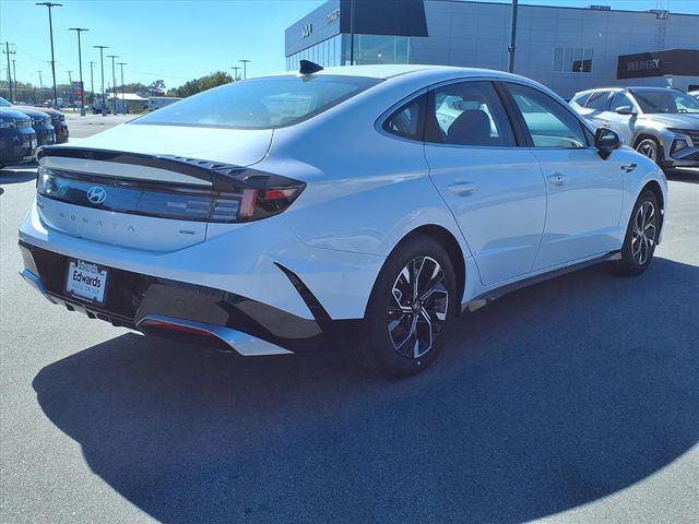 2025 Hyundai Sonata SEL photo 3