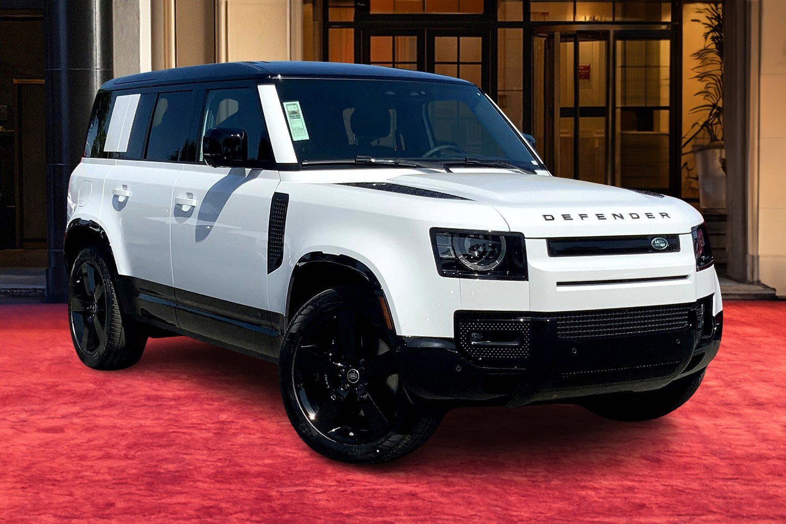 2025 Land Rover Defender 110 V8 photo 2