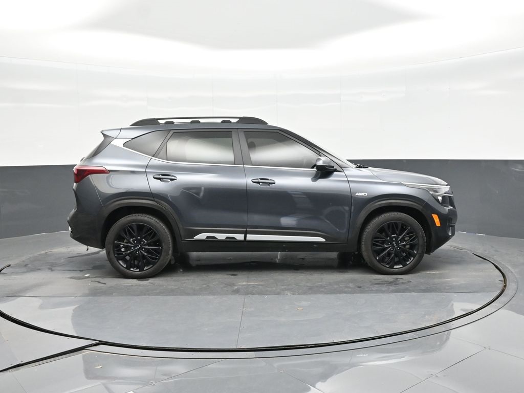 2022 Kia Seltos Nightfall Edition photo 17