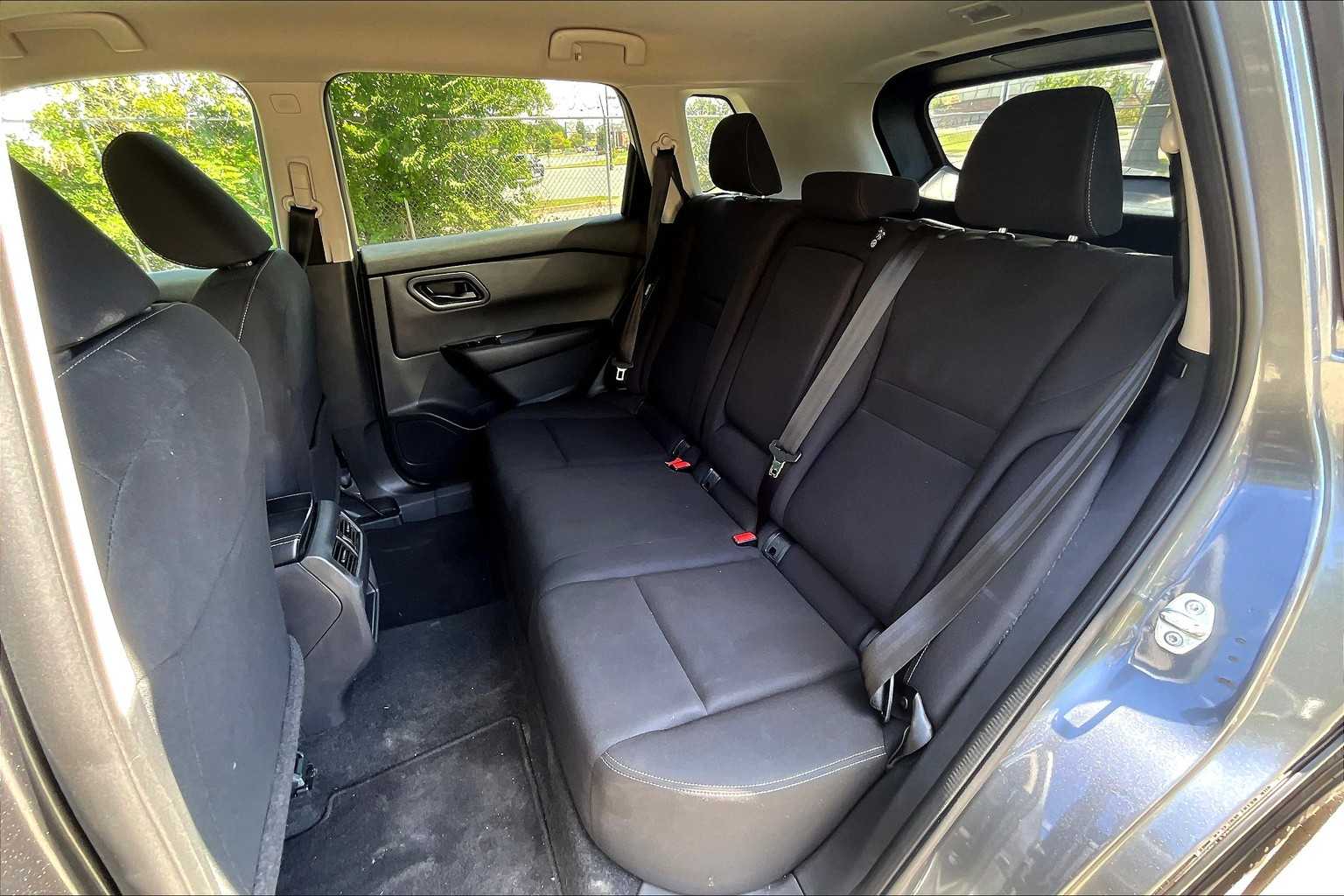 2024 Nissan Rogue S AWD photo 19