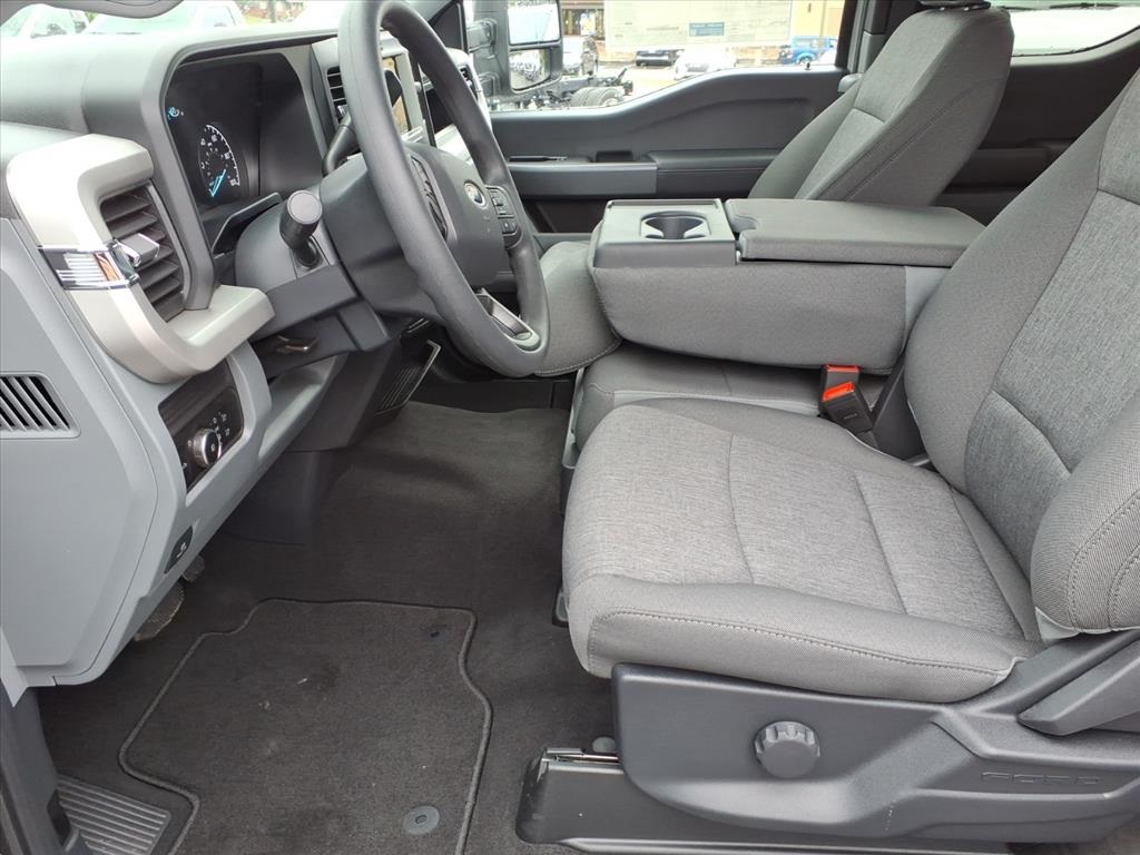 2026 Ford F-350 XL photo 4