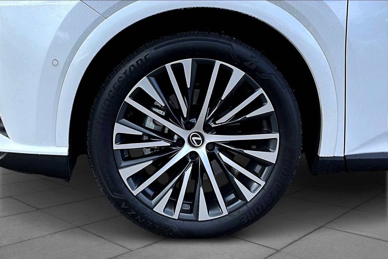 2024 Lexus RX Premium photo 9