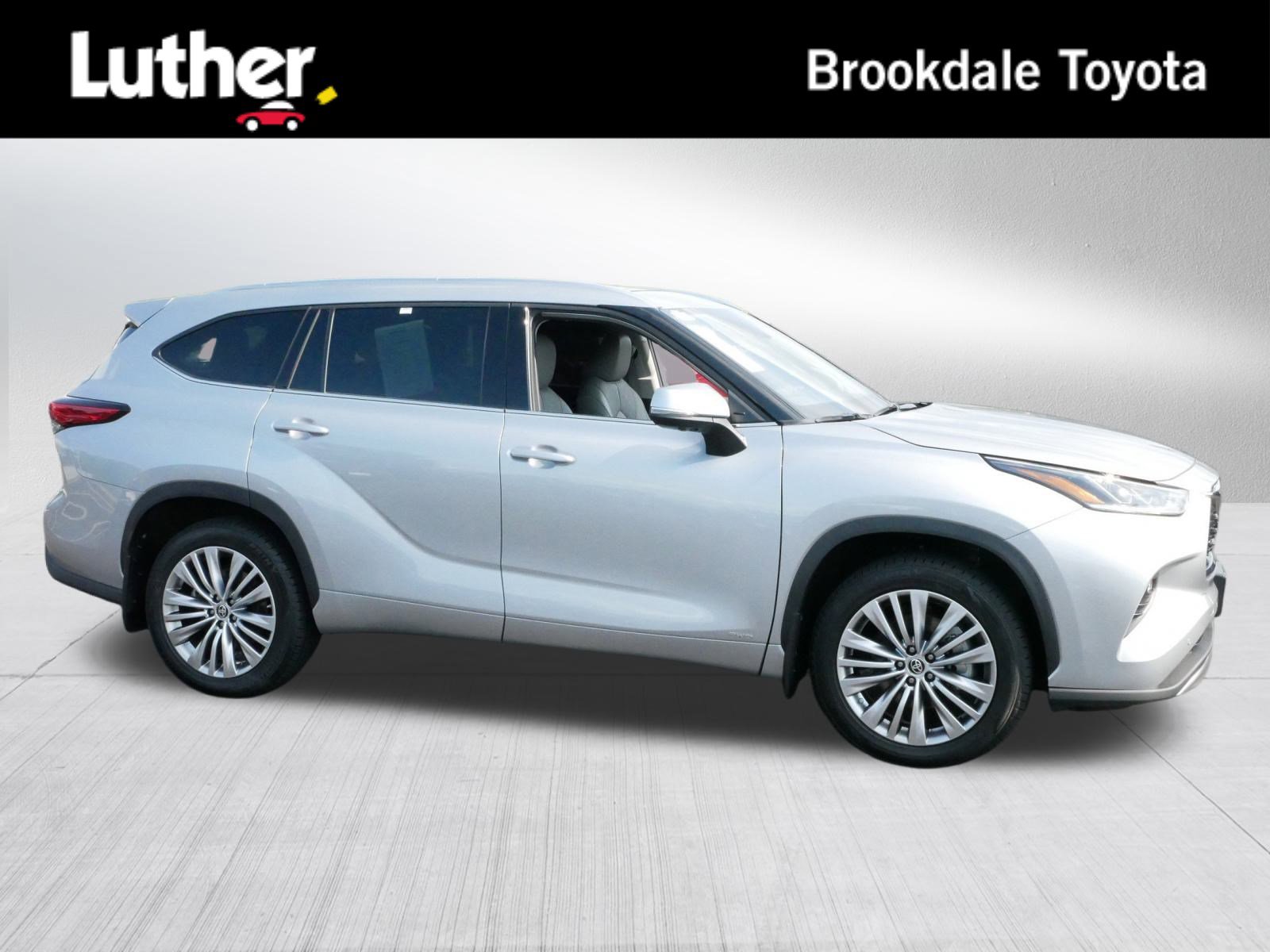 2023 Toyota Highlander Platinum's photo
