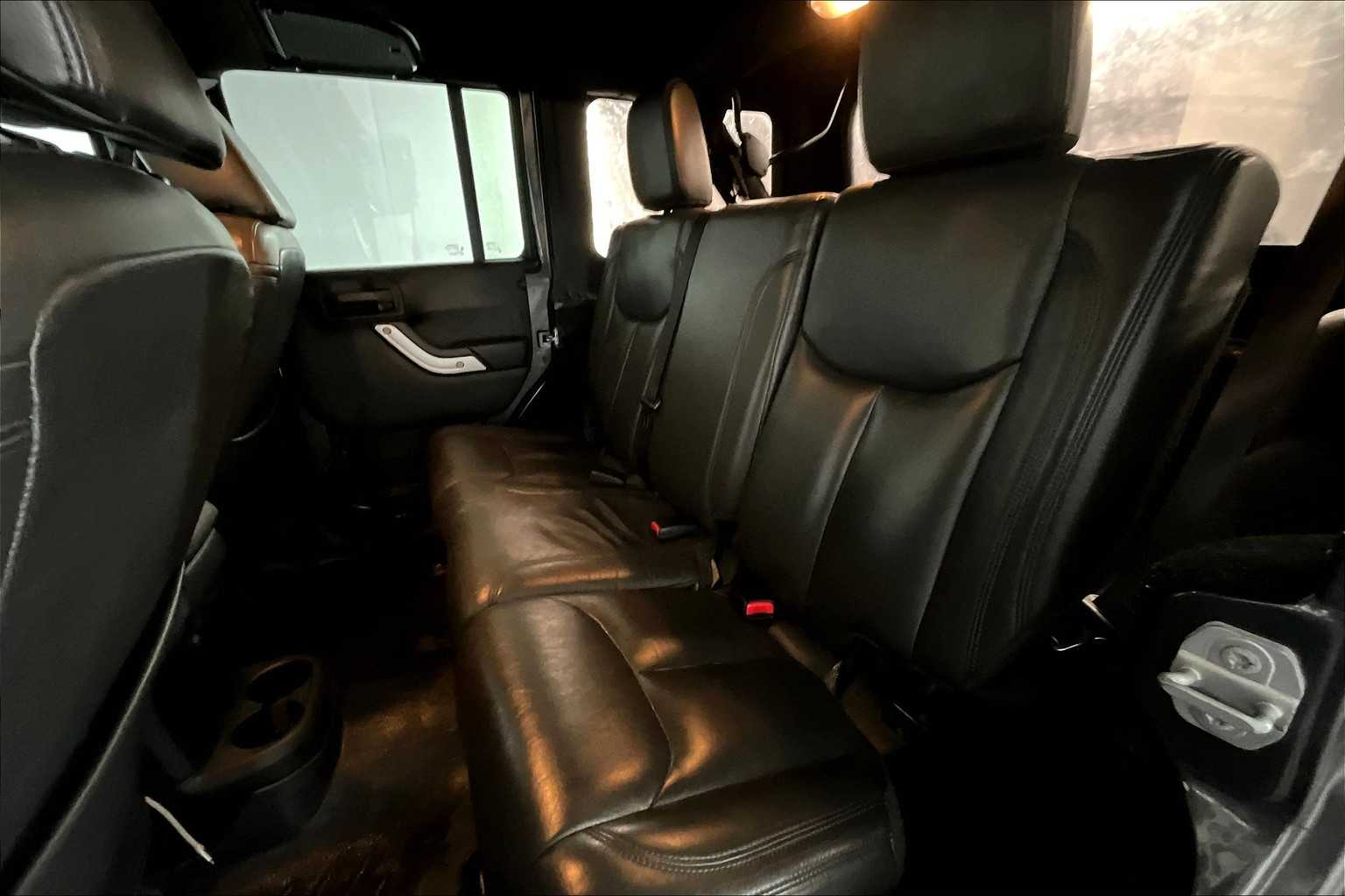 2016 Jeep Wrangler Unlimited Sahara photo 17