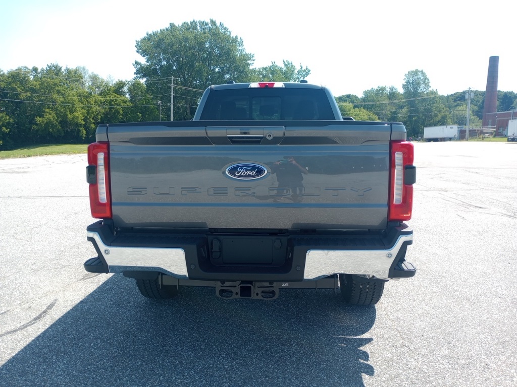 New 2024 Ford Super Duty F350® LARIAT Super Cab in F4099 Nucar New