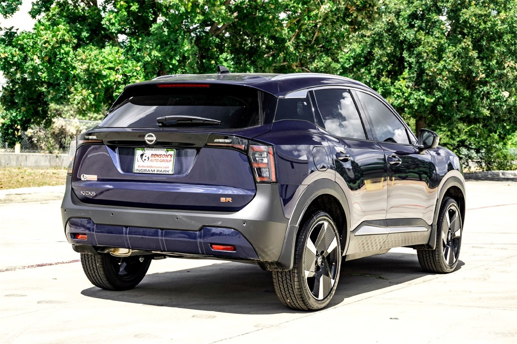 2026 Nissan Kicks SR photo 3