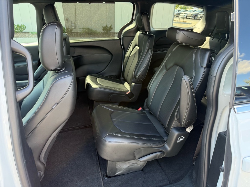 2025 Chrysler Pacifica photo 11