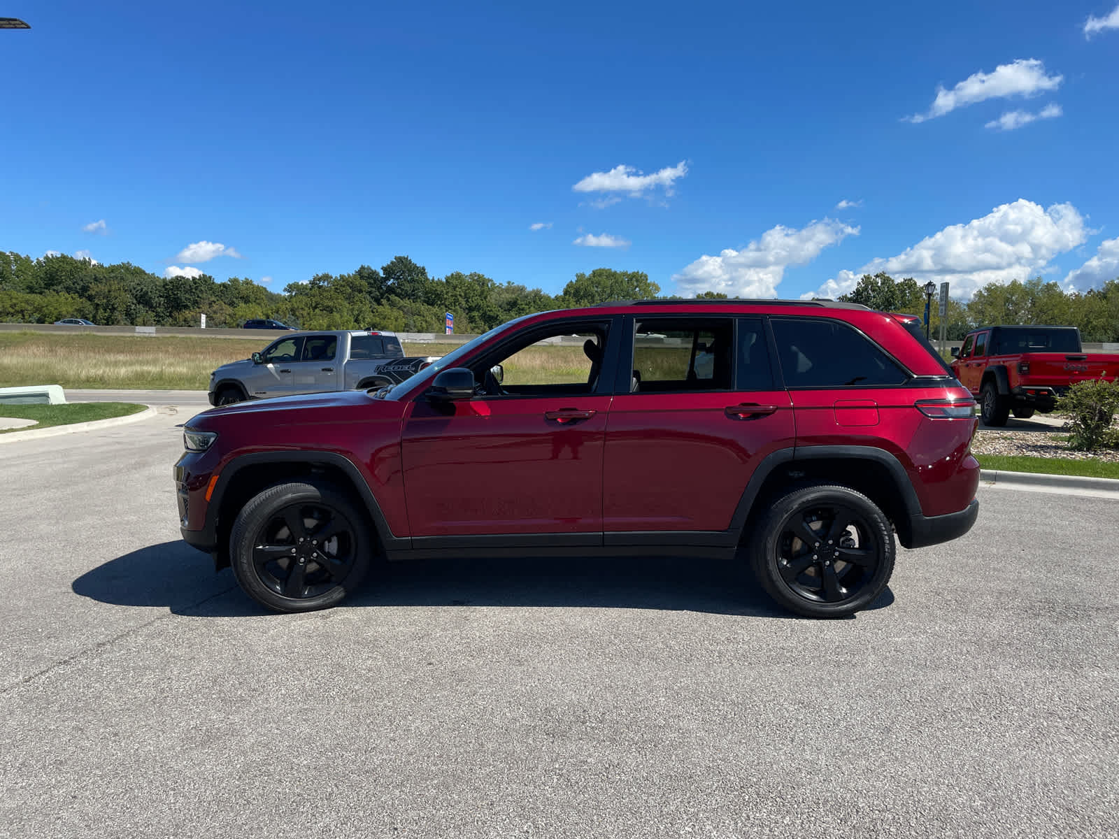 2023 Jeep Grand Cherokee Altitude photo 5