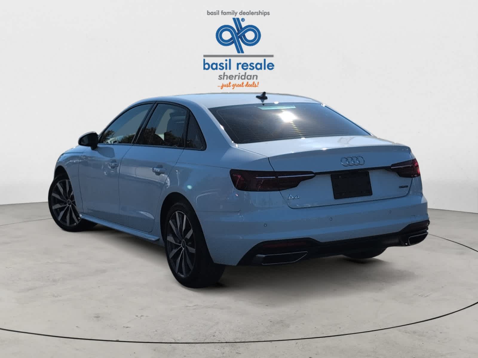 2023 Audi A4 Premium Plus 40 TFSI Quattro photo 4