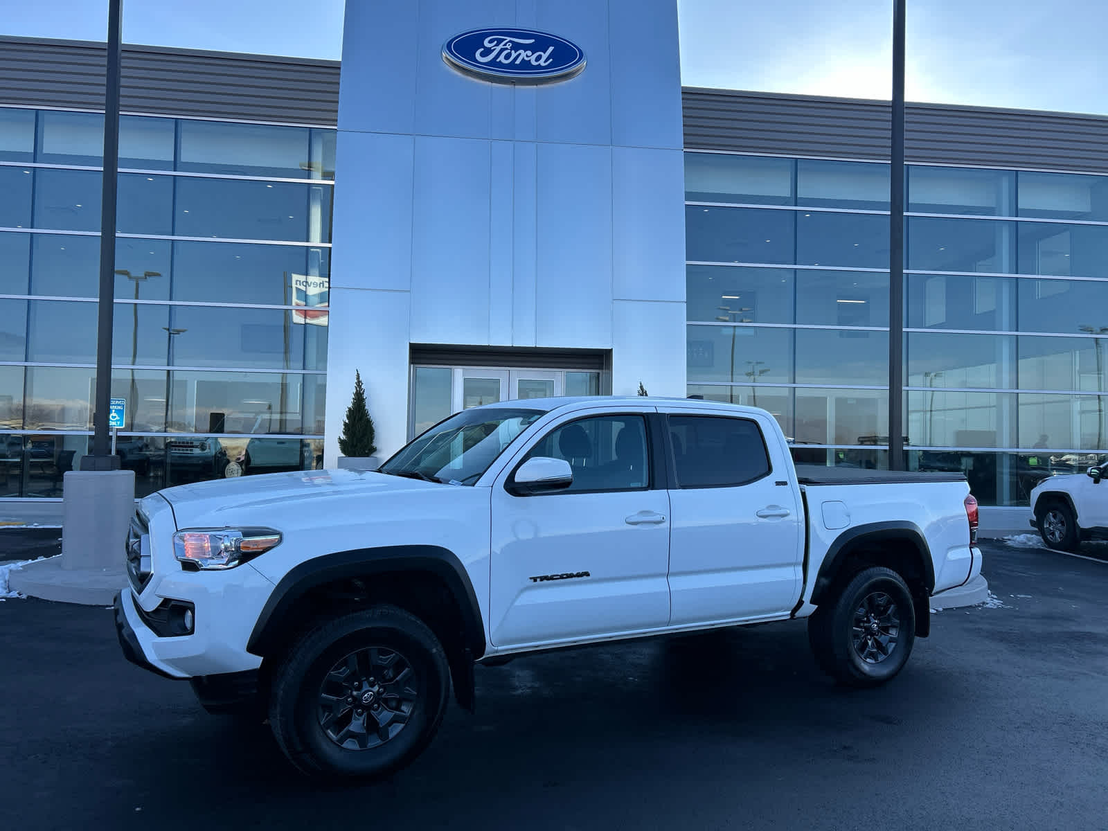 2021 Toyota Tacoma SR5's photo