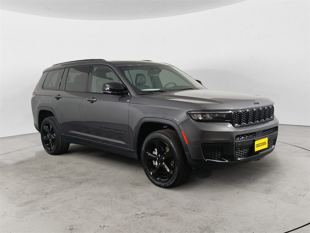 2023 Jeep Grand Cherokee Altitude photo 3