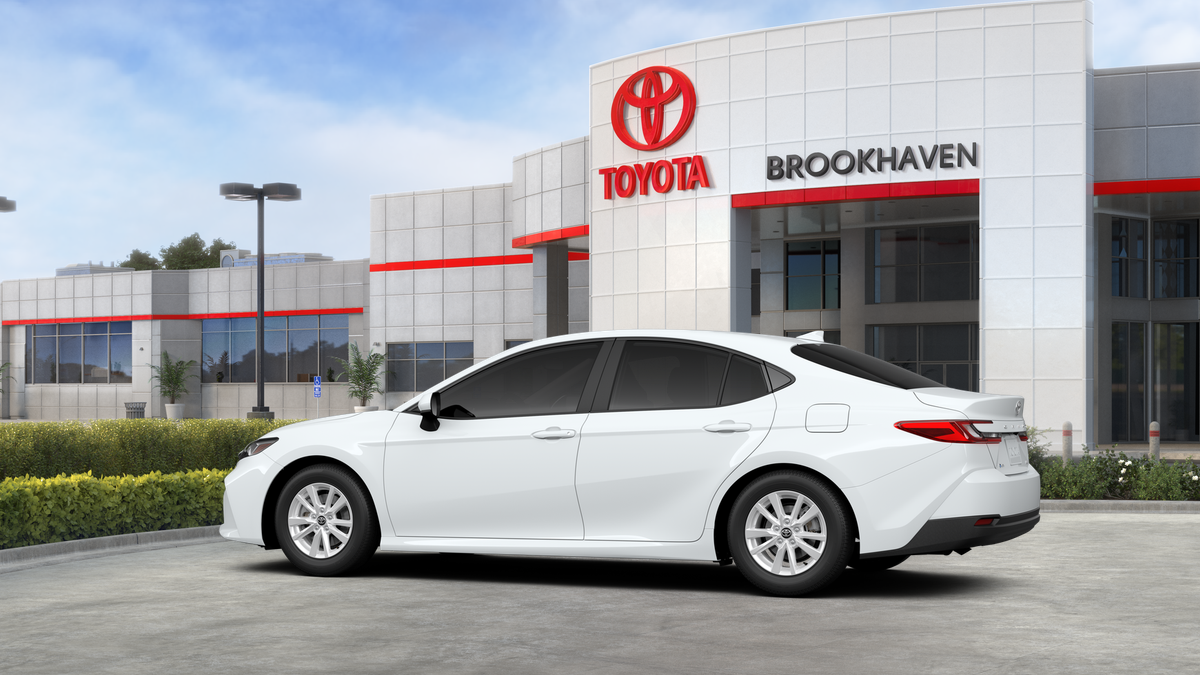 2025 Toyota Camry LE photo 4