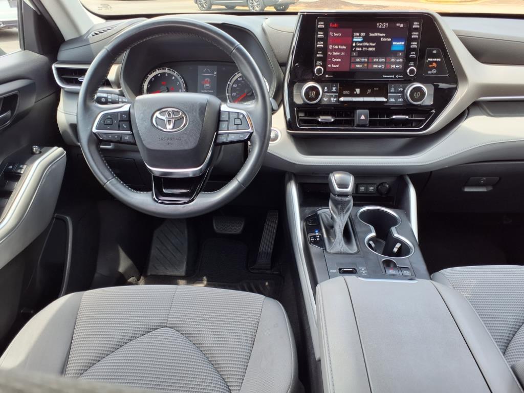 2020 Toyota Highlander LE photo 21