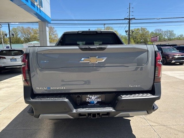 2025 Chevrolet Silverado EV LT photo 5