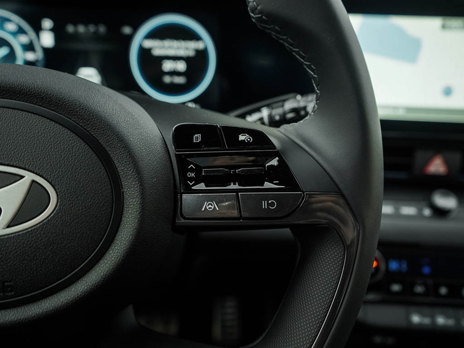2025 Hyundai Elantra Hybrid SEL Sport photo 18