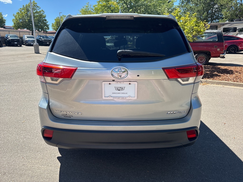 2019 Toyota Highlander XLE photo 3