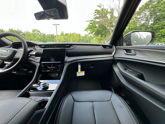 2025 Jeep Grand Cherokee Limited photo 29