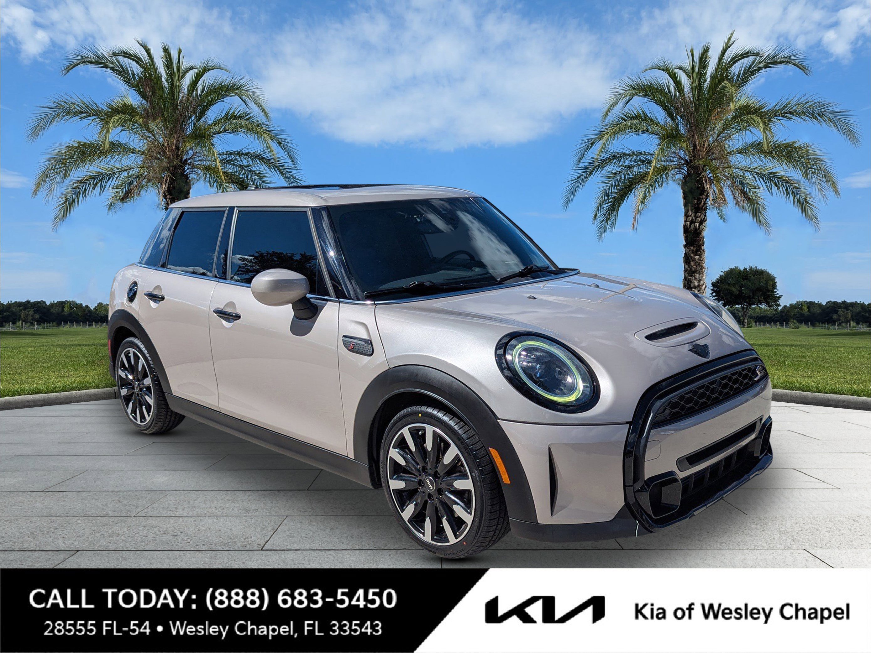 2022 MINI Hardtop 4 Door S's photo