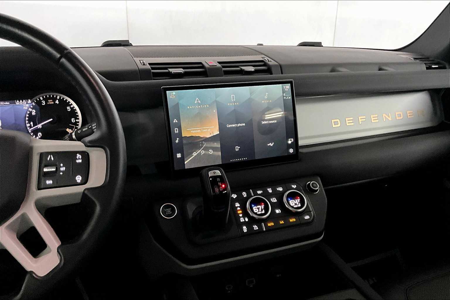 2023 Land Rover Defender SE photo 6