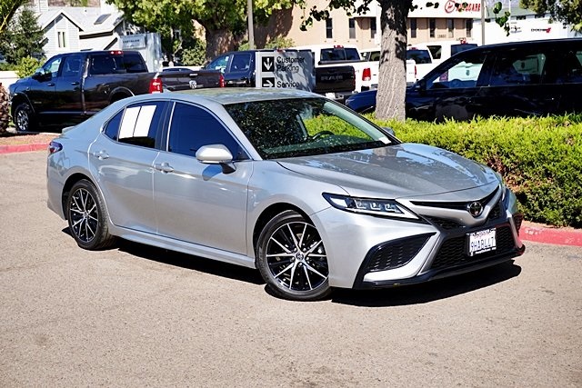 2023 Toyota Camry SE photo 2