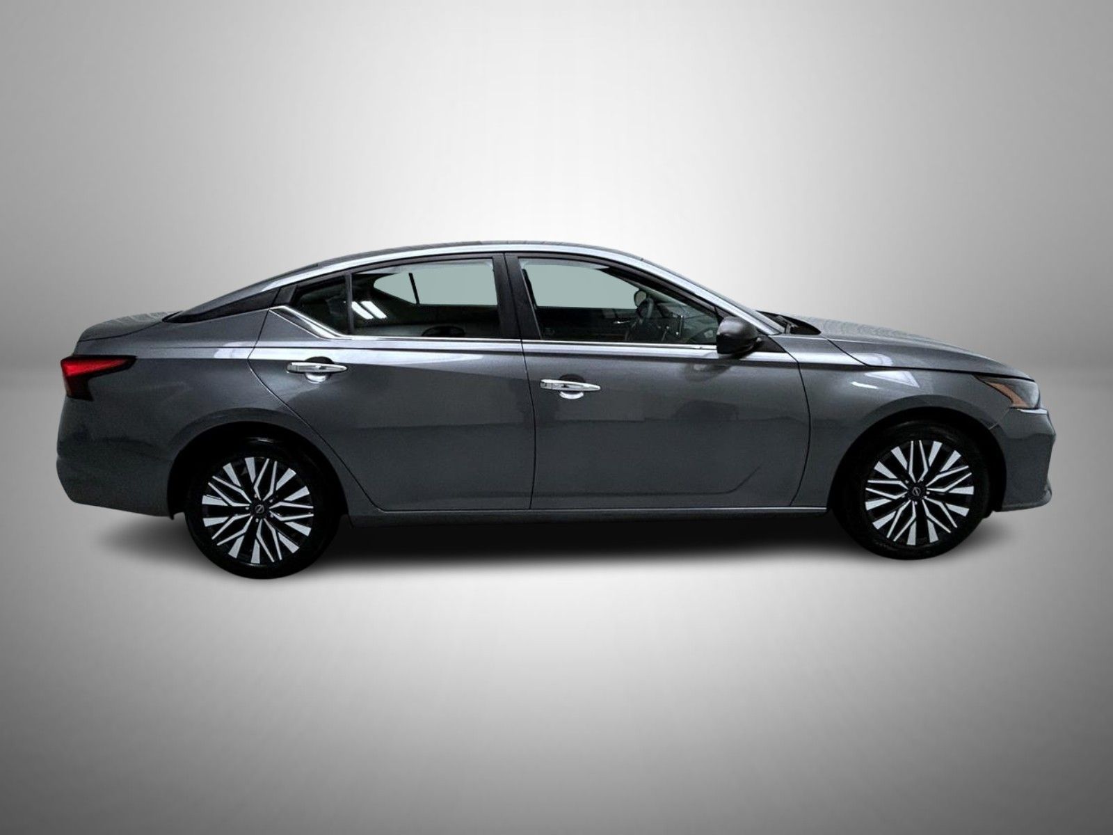2024 Nissan Altima 2.5 SV photo 2