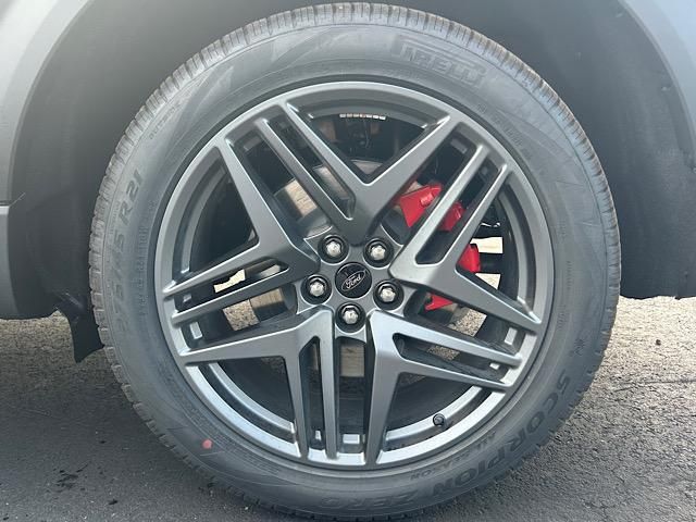 2025 Ford Explorer ST-Line photo 29