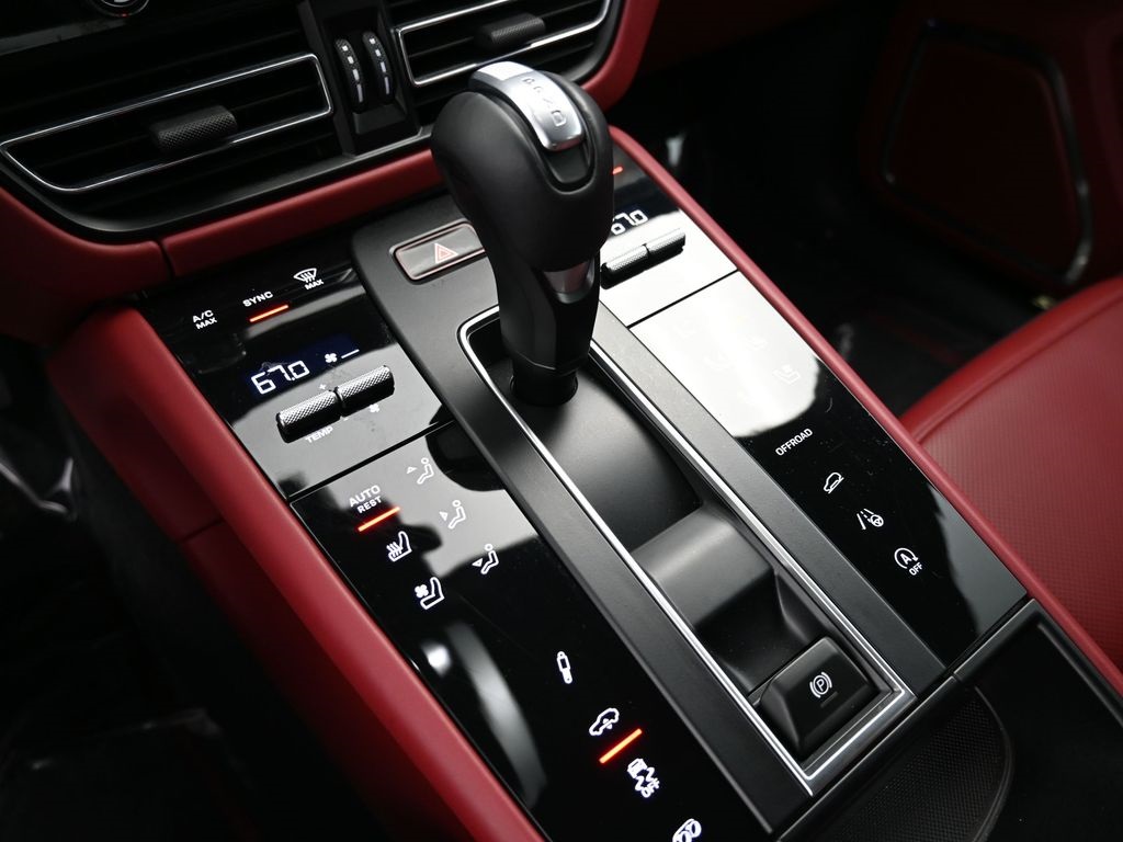 2024 Porsche Macan GTS photo 22