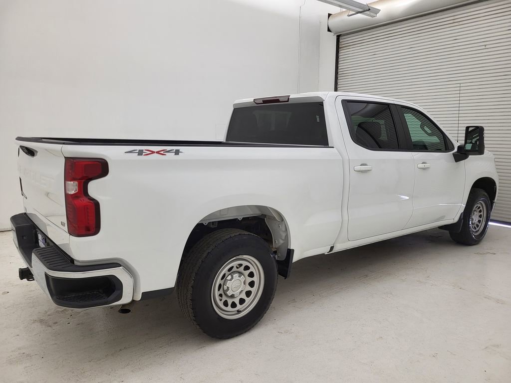 2023 Chevrolet Silverado 1500 LT photo 2