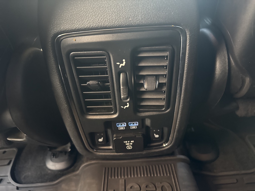 2015 Jeep Grand Cherokee Limited photo 22