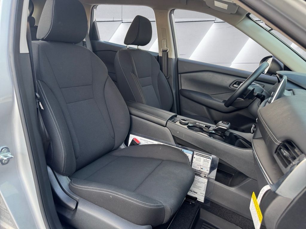 2025 Nissan Rogue S photo 13