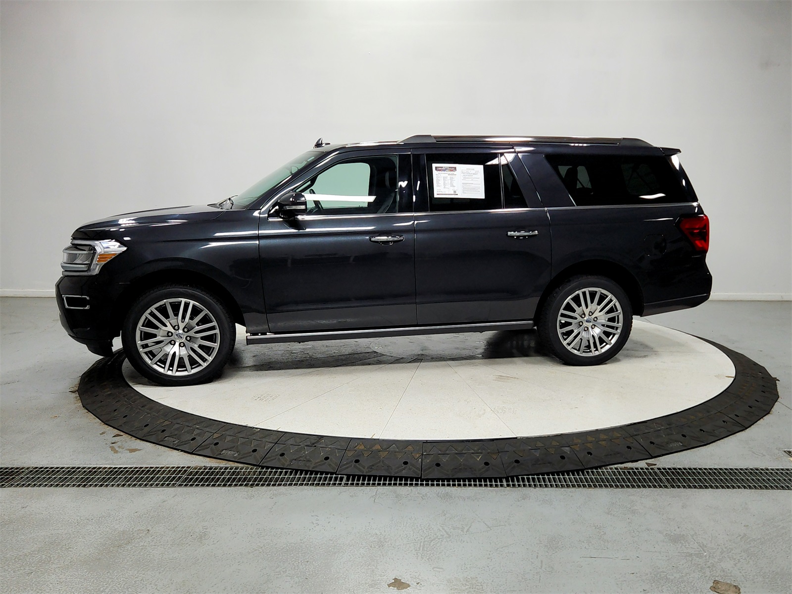 2023 Ford Expedition MAX Limited photo 3