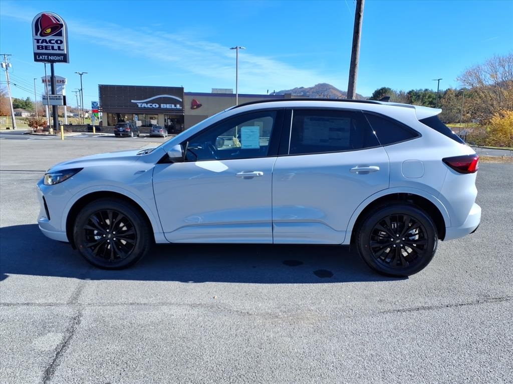 2026 Ford Escape ST-Line Elite photo 2