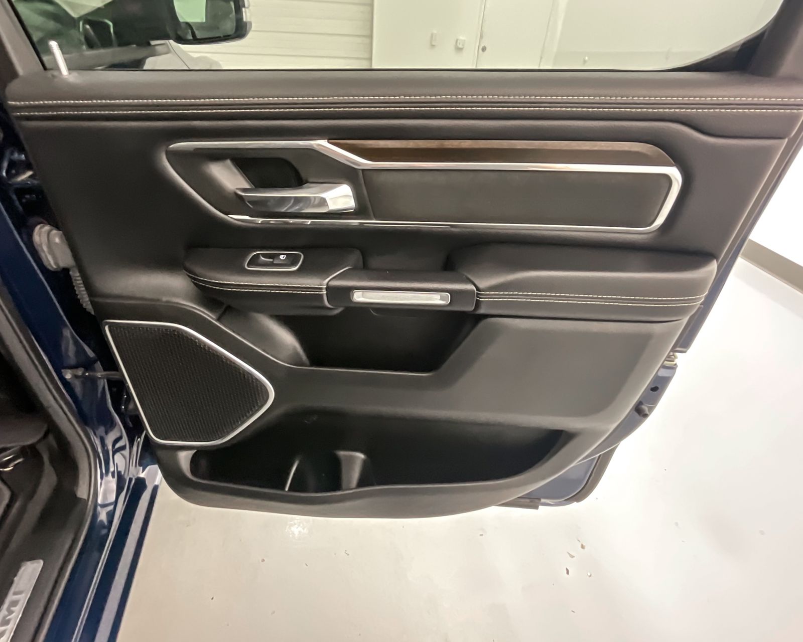 2022 Ram 1500 Laramie photo 17