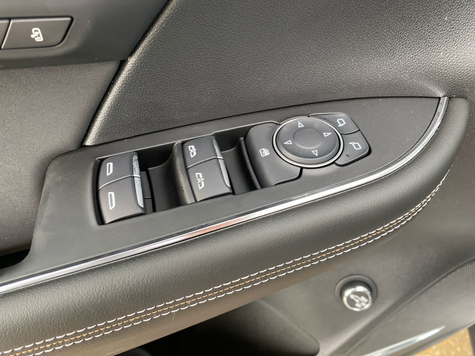 2025 Buick Envision Sport Touring photo 11