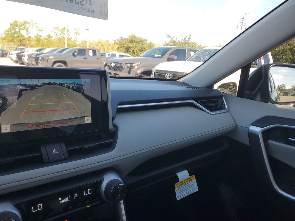 2025 Toyota RAV4 Hybrid XLE photo 23