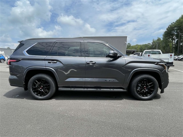 2023 Toyota Sequoia SR5 photo 3