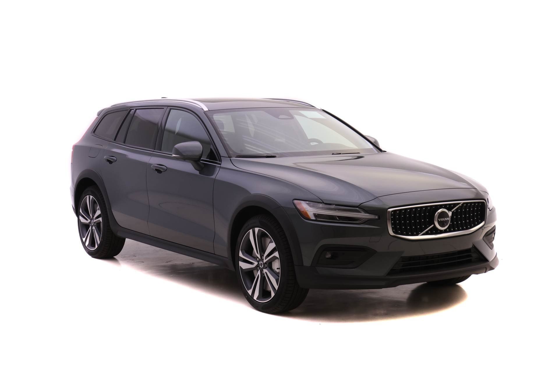 2026 Volvo V60 Cross Country B5 AWD Plus photo 2