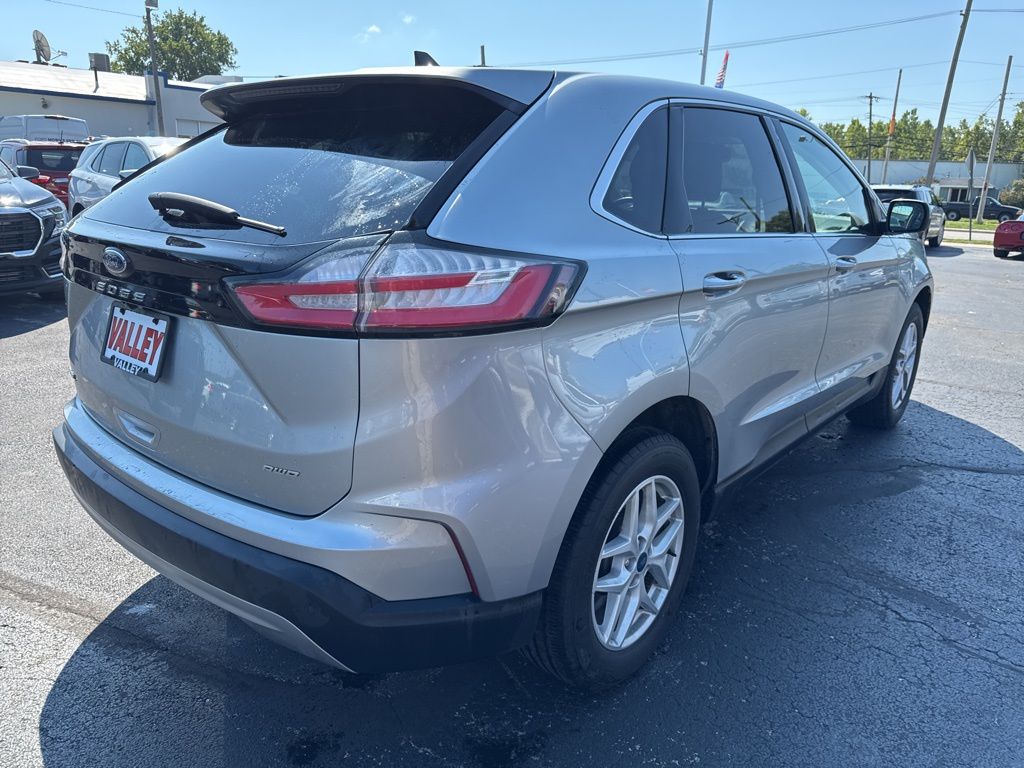 2022 Ford Edge SEL photo 2