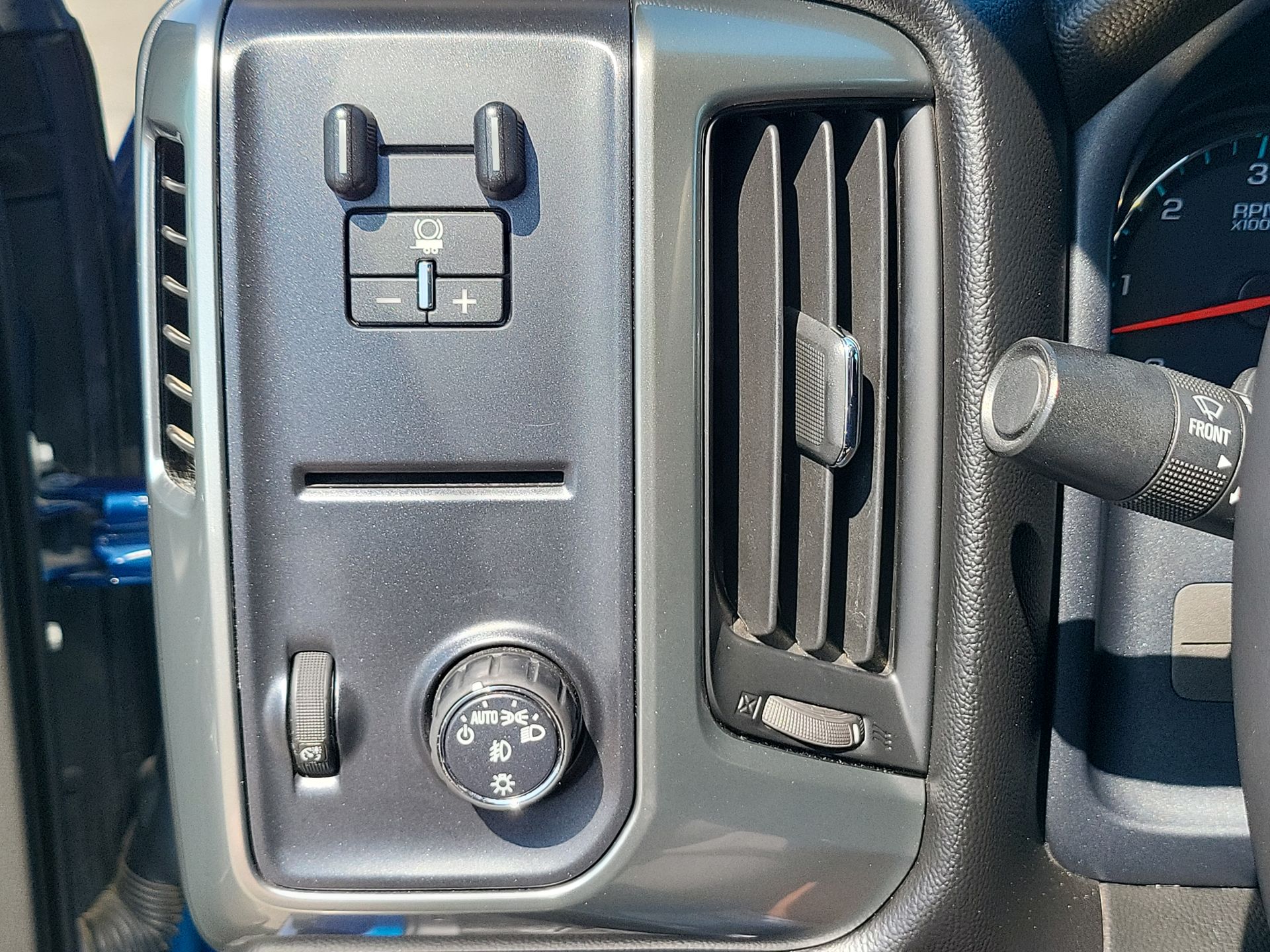 2018 Chevrolet Silverado 1500 LT photo 9