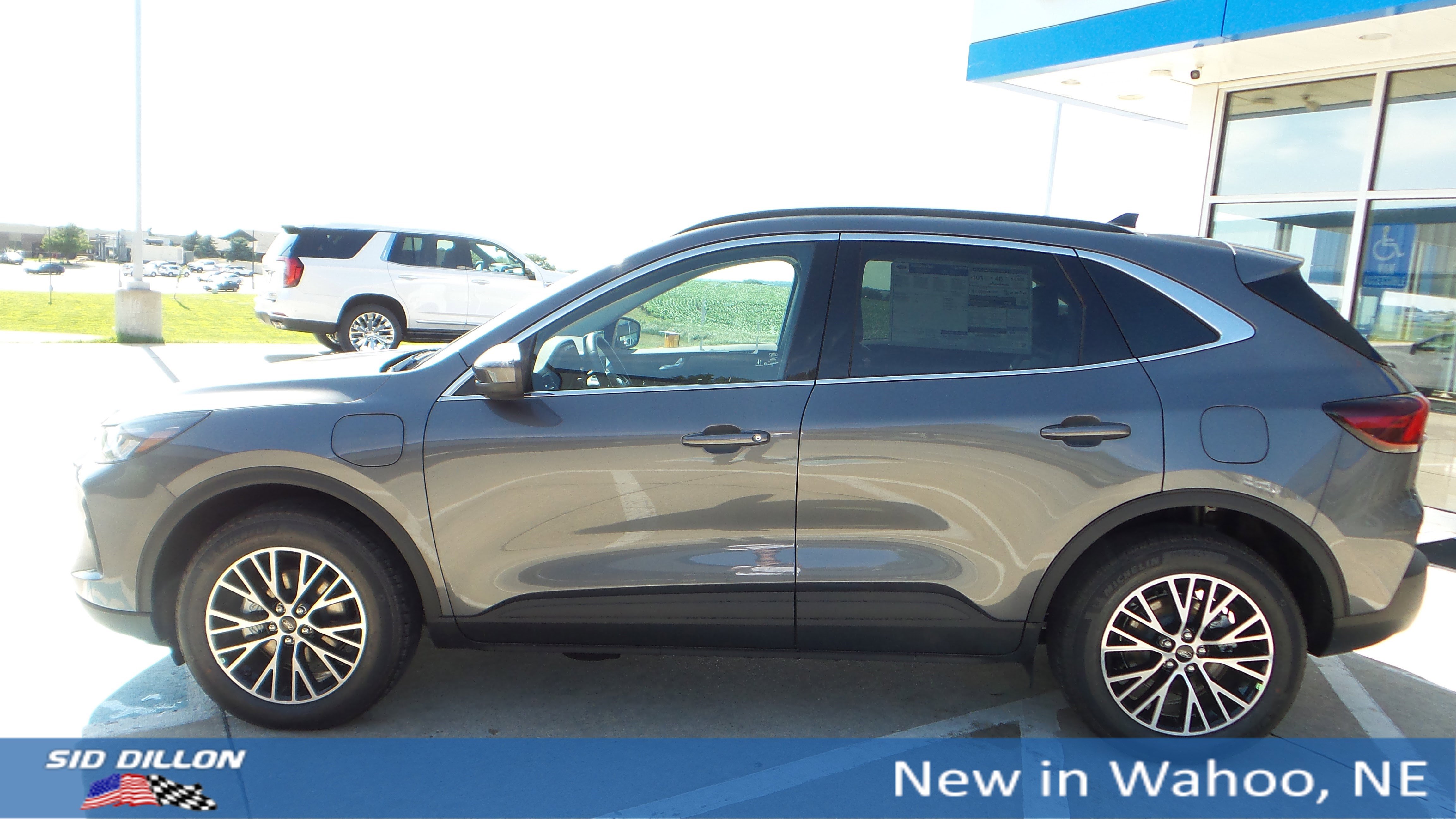 2025 Ford Escape Plug-In Hybrid photo 2