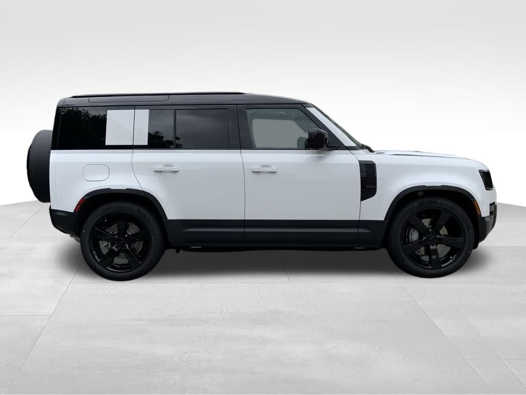 2026 Land Rover Defender 110 S photo 4