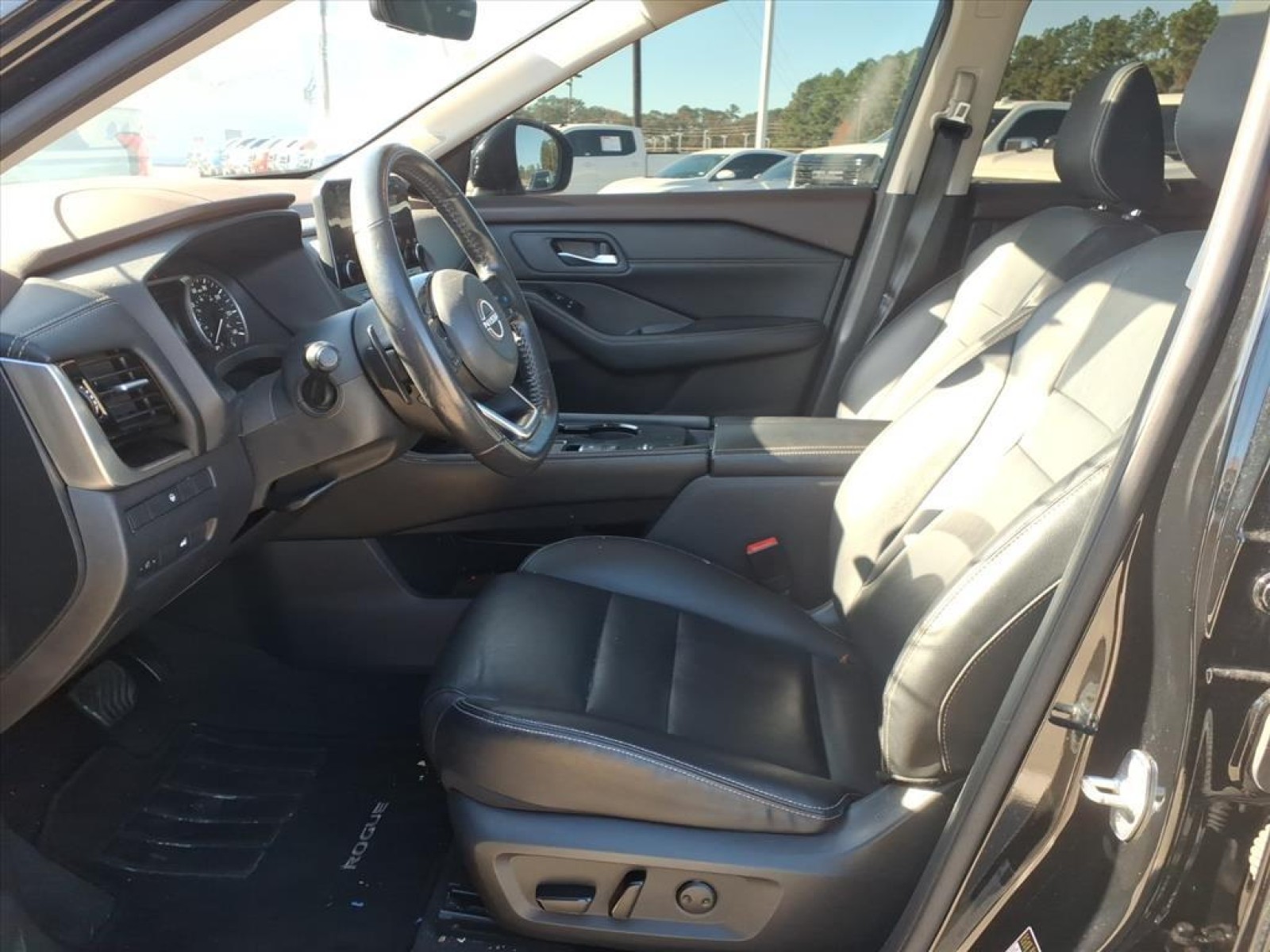 2023 Nissan Rogue SL Black at Robbins Nissan