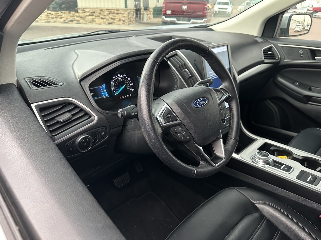 2024 Ford Edge SEL photo 2