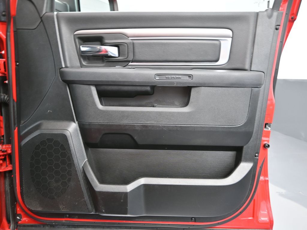 2024 Ram 1500 Classic Warlock photo 32
