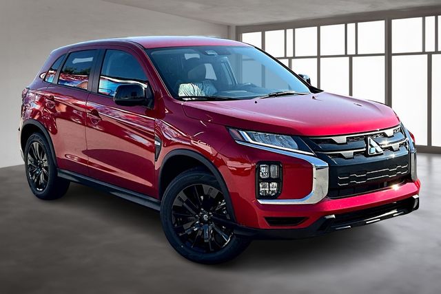 2025 Mitsubishi Outlander Sport LE photo 3
