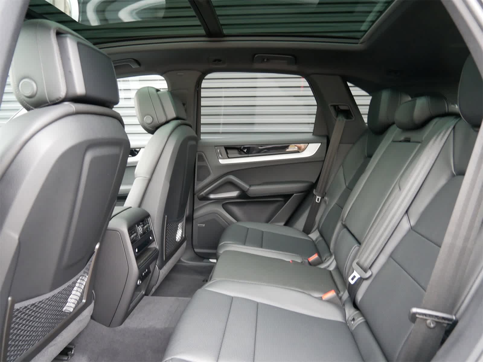 2026 Porsche Cayenne photo 6