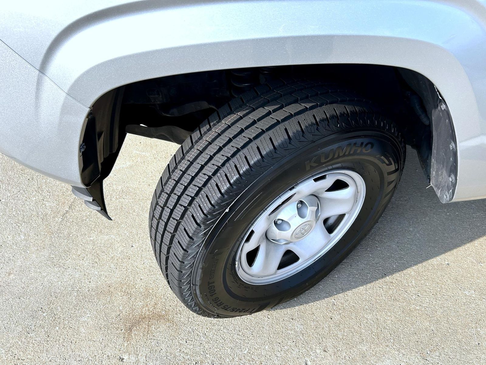 2022 Toyota Tacoma SR 4x4 photo 21