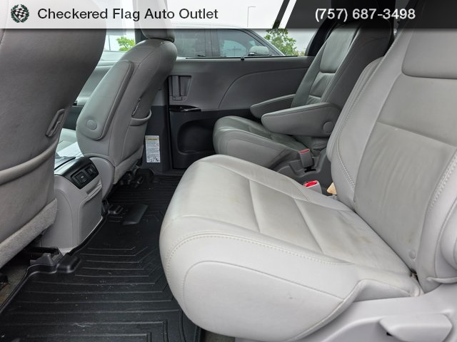 2015 Toyota Sienna XLE photo 17