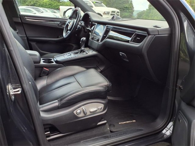 2018 Porsche Macan Base photo 27